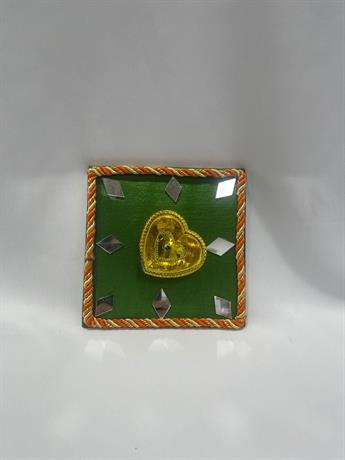 GREEN