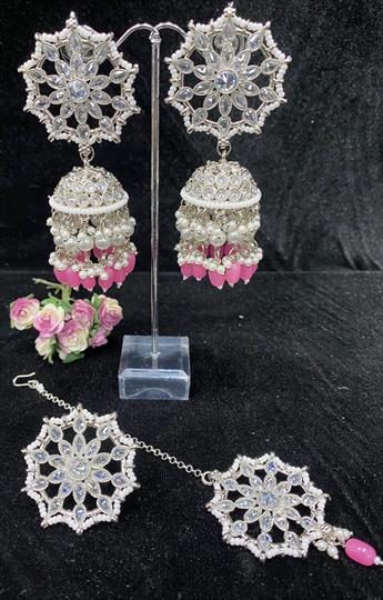 EARING AND TIKKA SET, COMES WITH MATCHING RING.