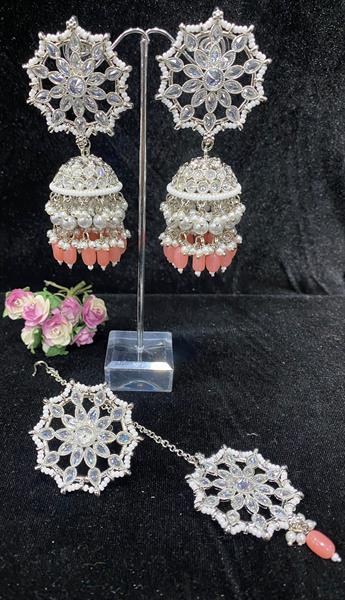 EARING AND TIKKA SET, COMES WITH MATCHING RING.