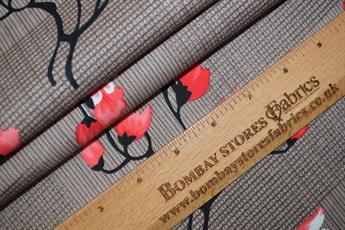 .100% Cotton .Ideal for crafts/Quilting .Size: 46 x 56cm (18 x 22 inches) .Complementary patterns to