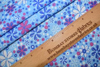 .100% Cotton .Ideal for crafts/Quilting .Size: 46 x 56cm (18 x 22 inches) .Complementary patterns to