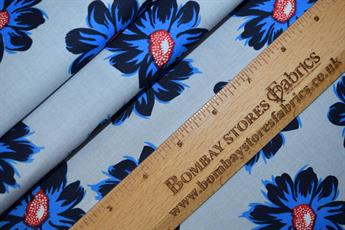 .100% Cotton .Ideal for crafts/Quilting .Size: 46 x 56cm (18 x 22 inches) .Complementary patterns to