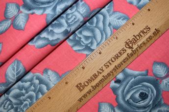 .100% Cotton .Ideal for crafts/Quilting .Size: 46 x 56cm (18 x 22 inches) .Complementary patterns to