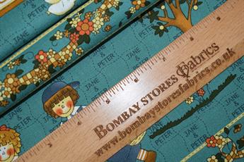 .100% Cotton .Ideal for crafts/Quilting .Size: 46 x 56cm (18 x 22 inches) .Complementary patterns to