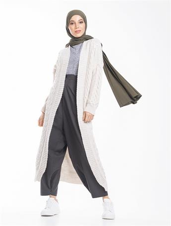 For effortless layering this season, this cosy cardigan is a must-have. A longline fit and long slee