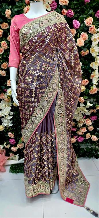 Organza saree with  readymade long sleeve blouse.Size10/12.
It is great to wear on partywear, weddi