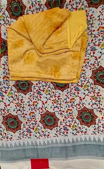 Beige/yellow