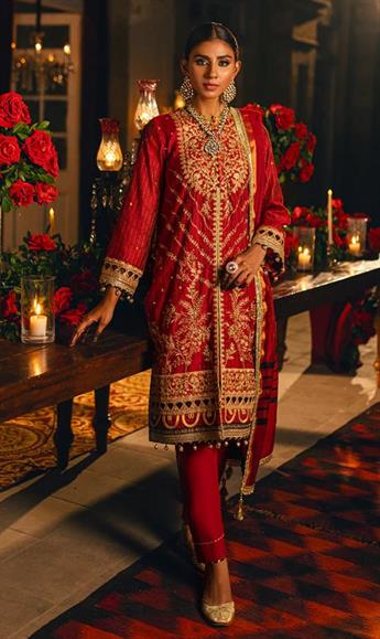 SALITEX NORA FESTIVE COLLECTION:
Description
Make a stunning sartorial statement in this cherry-re