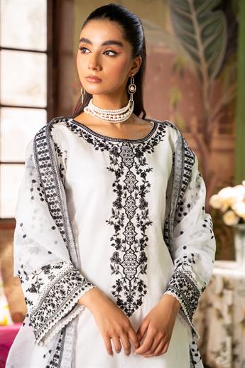 Embroidered Silk kameez with thread, Sequince and bid work embroidery.
Stitched 3 Piece Slik Suit 