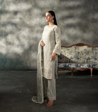 This 3 piece readymade attire features detailed handwork of thread cut…