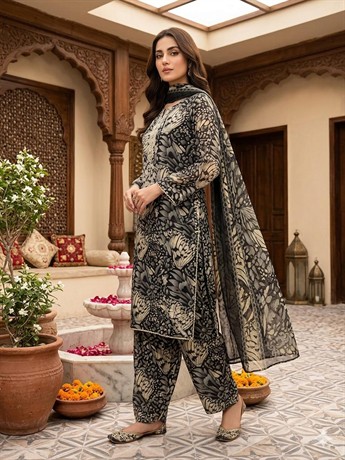 Black Chiffon Ladies Embroidered Printed Lawn Suit