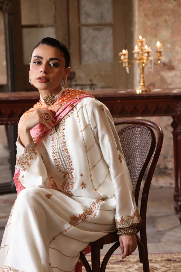 Embroidered Straight-Cut Malha
