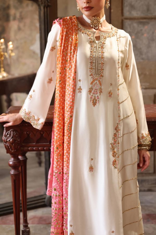 Embroidered Straight-Cut Malha