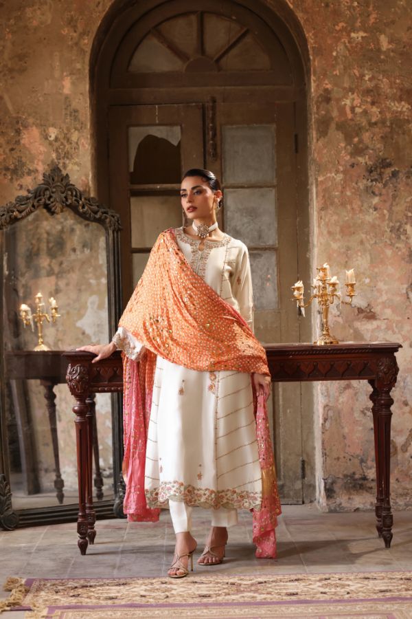 Embroidered Straight-Cut Malha