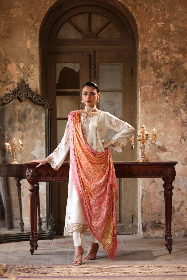 Embroidered Straight-Cut Malha