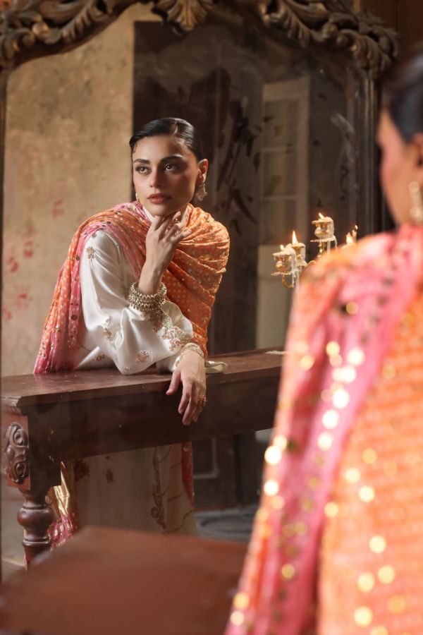 Embroidered Straight-Cut Malha