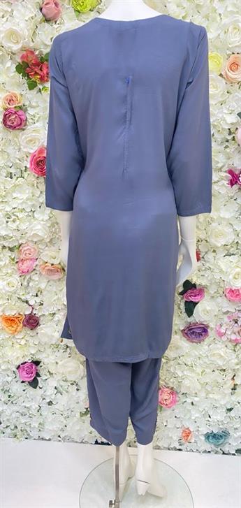 Grey 3 Piece Embroidered Salwar Suit & Chiffon Dupatta