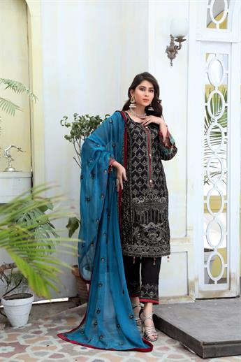 X-large Size Suit Might Come with Shalwar.