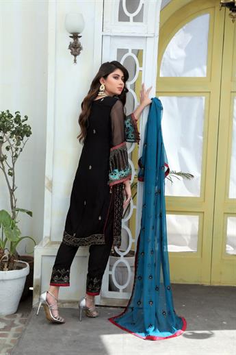 X-large Size Suit Might Come with Shalwar.