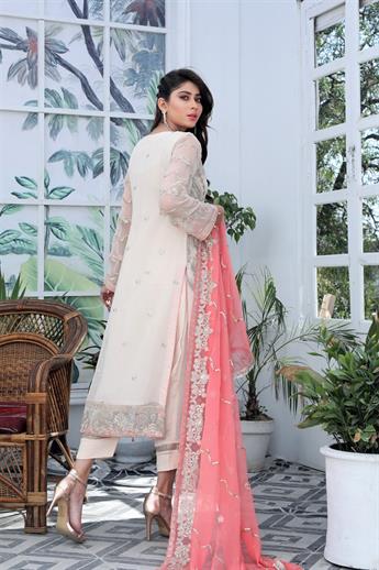 X-large Size Suit Might Come with Shalwar.