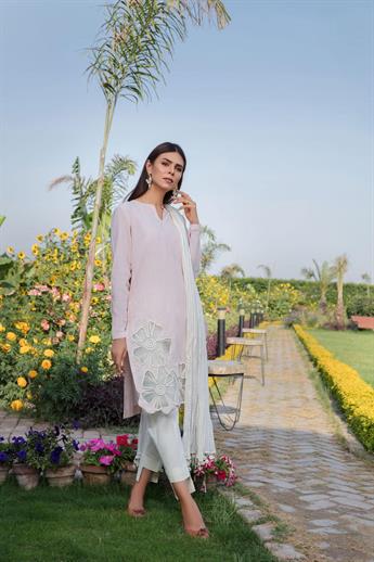 KHUDA BAKSH
READY TO WEAR
Whats Included:
Hand Embroidered Shirt (Hand Embroidered) 
Sleeves Att
