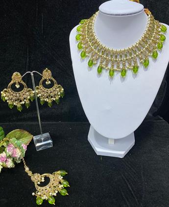 GREEN