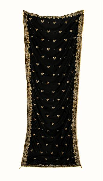 BLACK / GOLD
