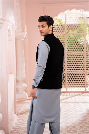 Mens velvet waistcoat. Please note buttons may vary batch to batch.…