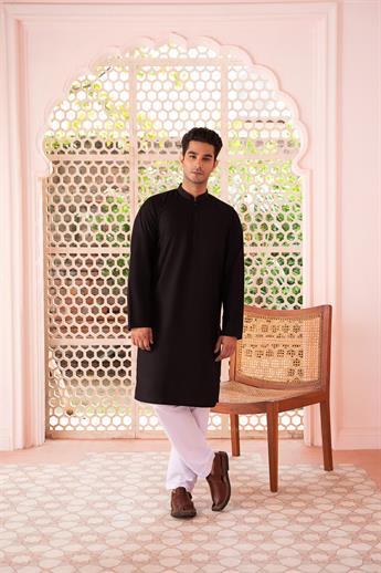 Mens kameez in polyester cotton with white pyjama.
Please note colours may vary slightly due to dif