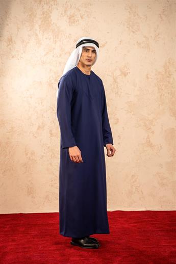 An exclusive Jubba for men by zip top with a soft surface. High quality lightweight polyester with m
