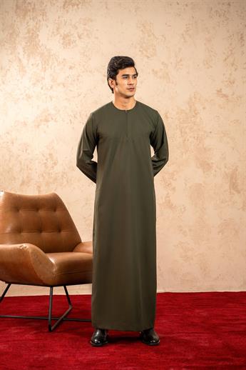 An exclusive Jubba for men by zip top with a soft surface. High quality lightweight polyester with m