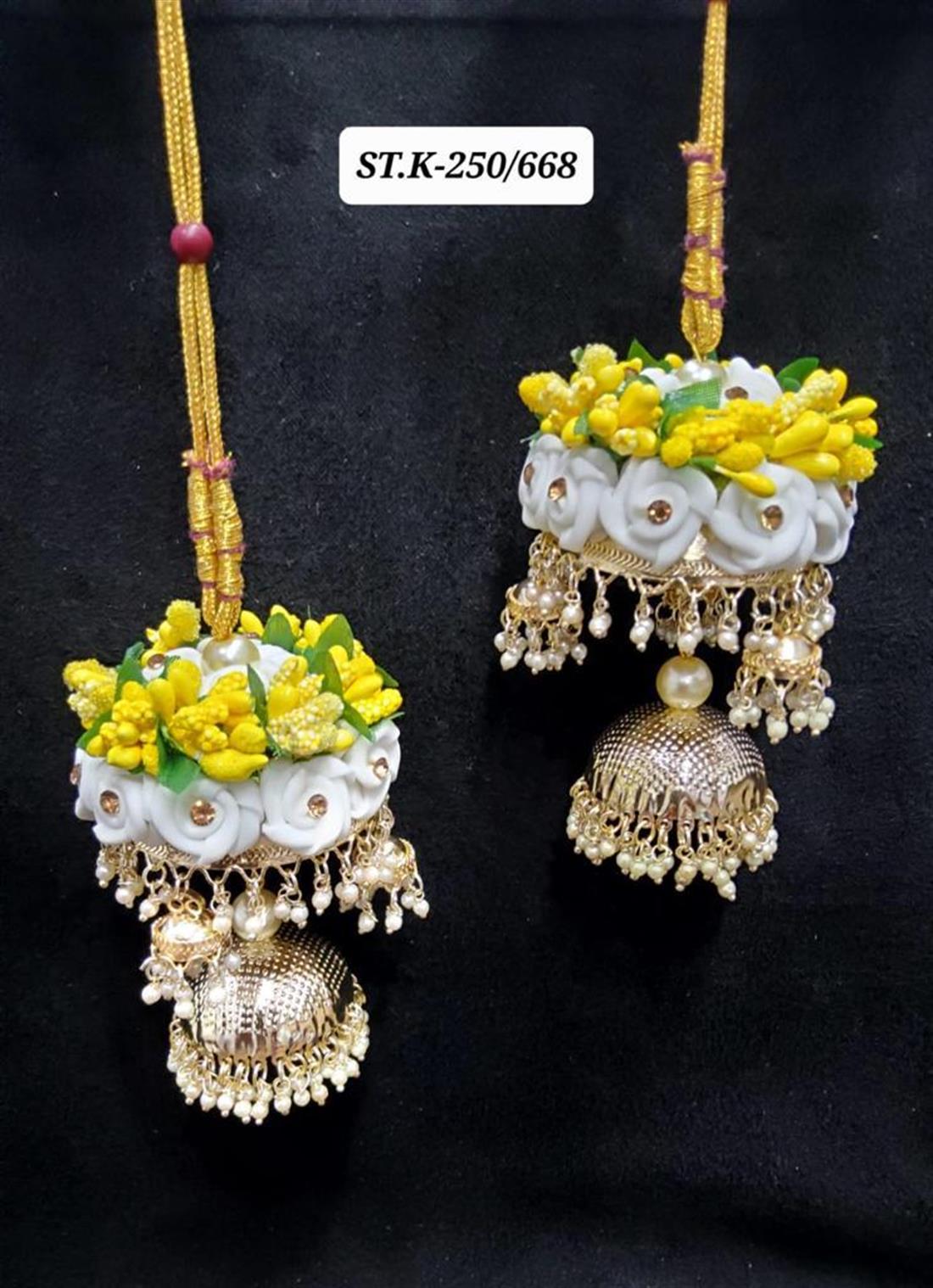 Yellow & White Artificial Gajra