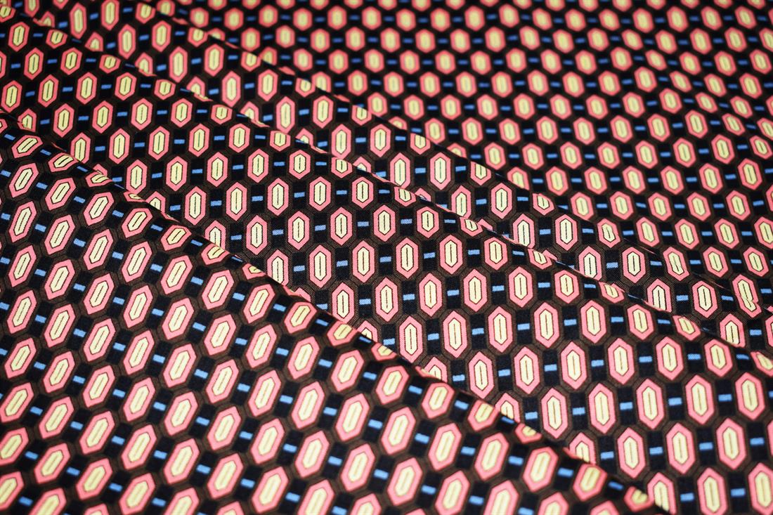 Pink Cotton Lawn -geometric Diamond