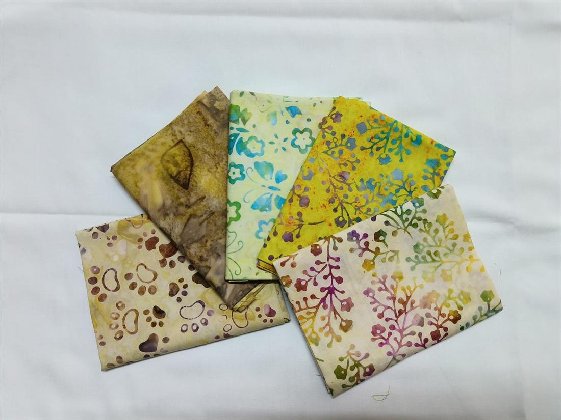 Multicolour Printed Cotton Fat Quarter Bundle