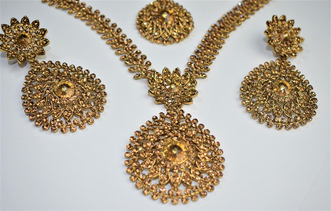 Gold Mala Earrings Tikka Set