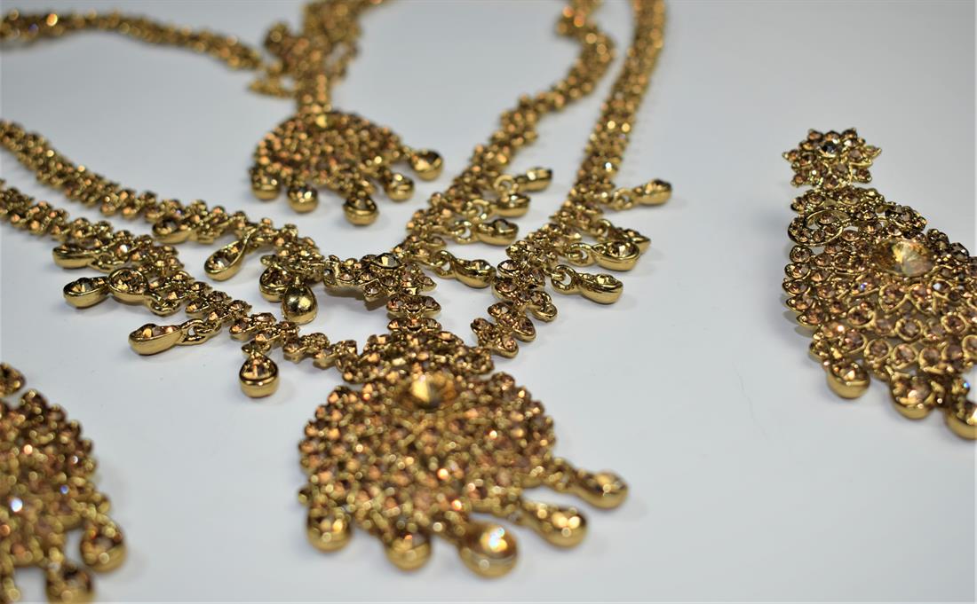 Gold Mala Earrings Tikka Set