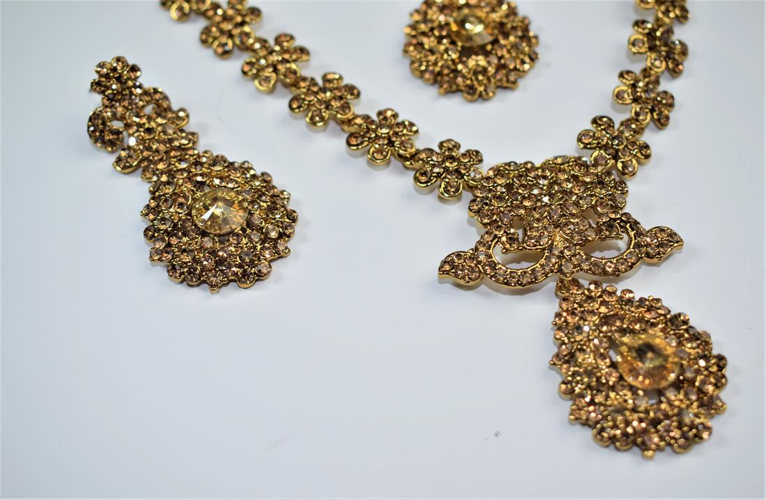 Gold Mala Earrings Tikka Set