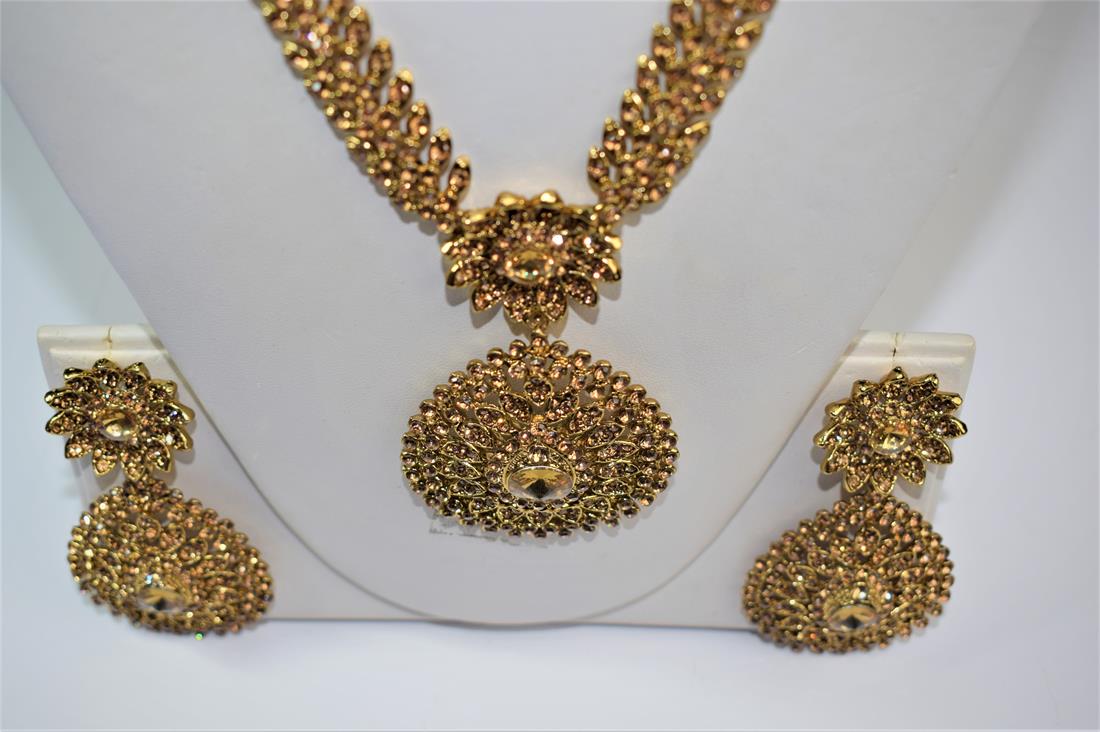 Light Brown Mala Earrings Tikka Set