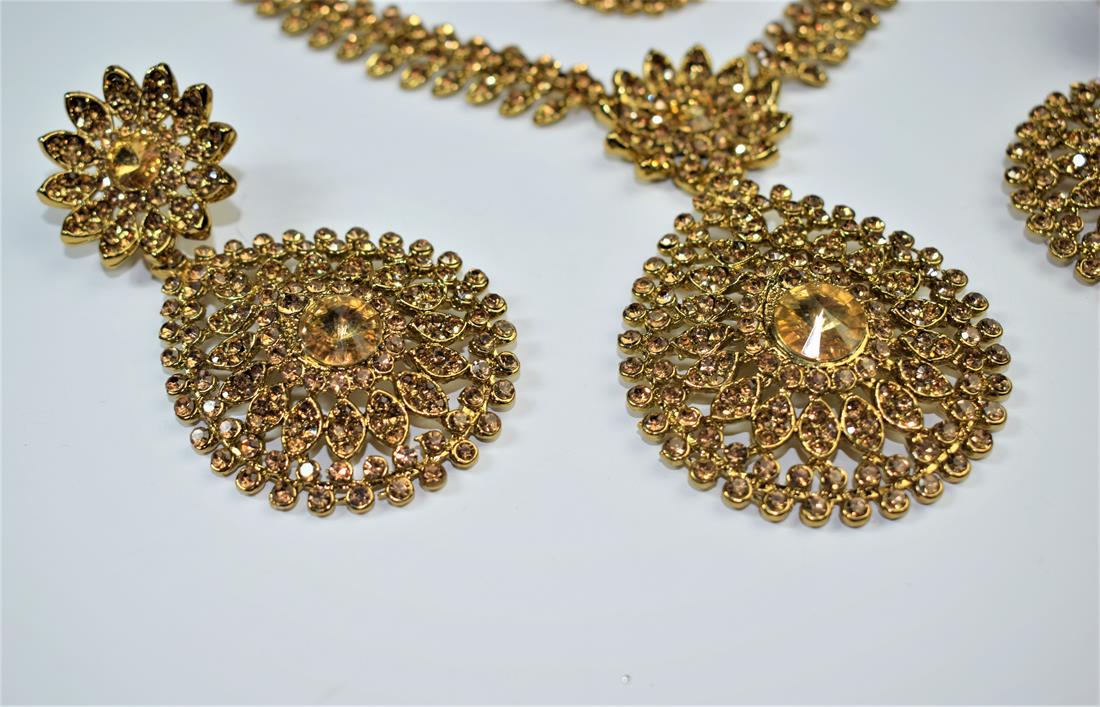 Light Brown Mala Earrings Tikka Set