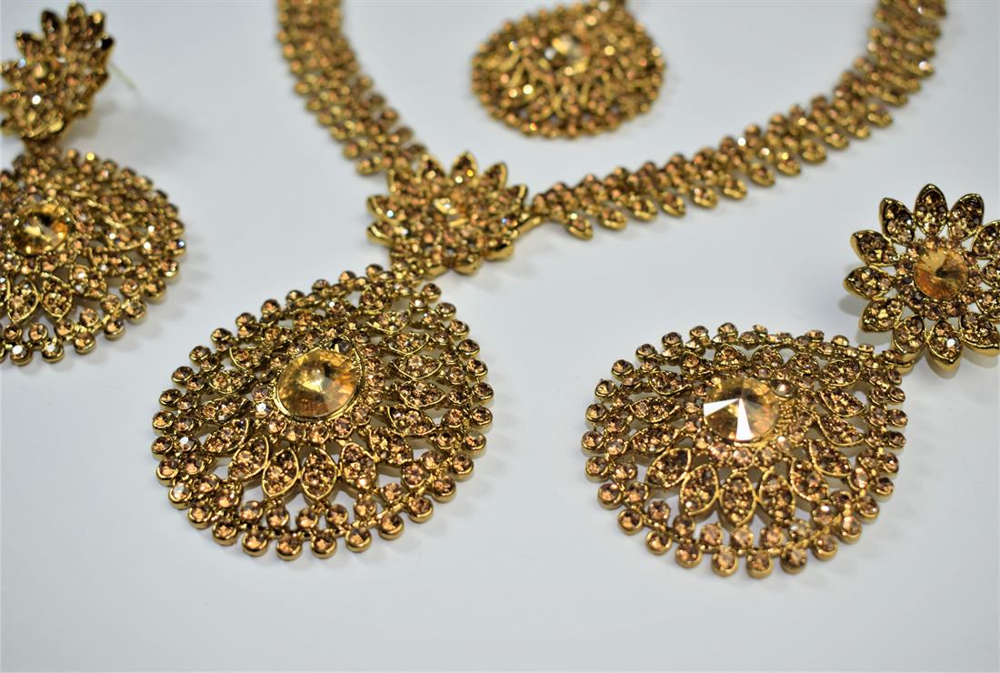 Light Brown Mala Earrings Tikka Set