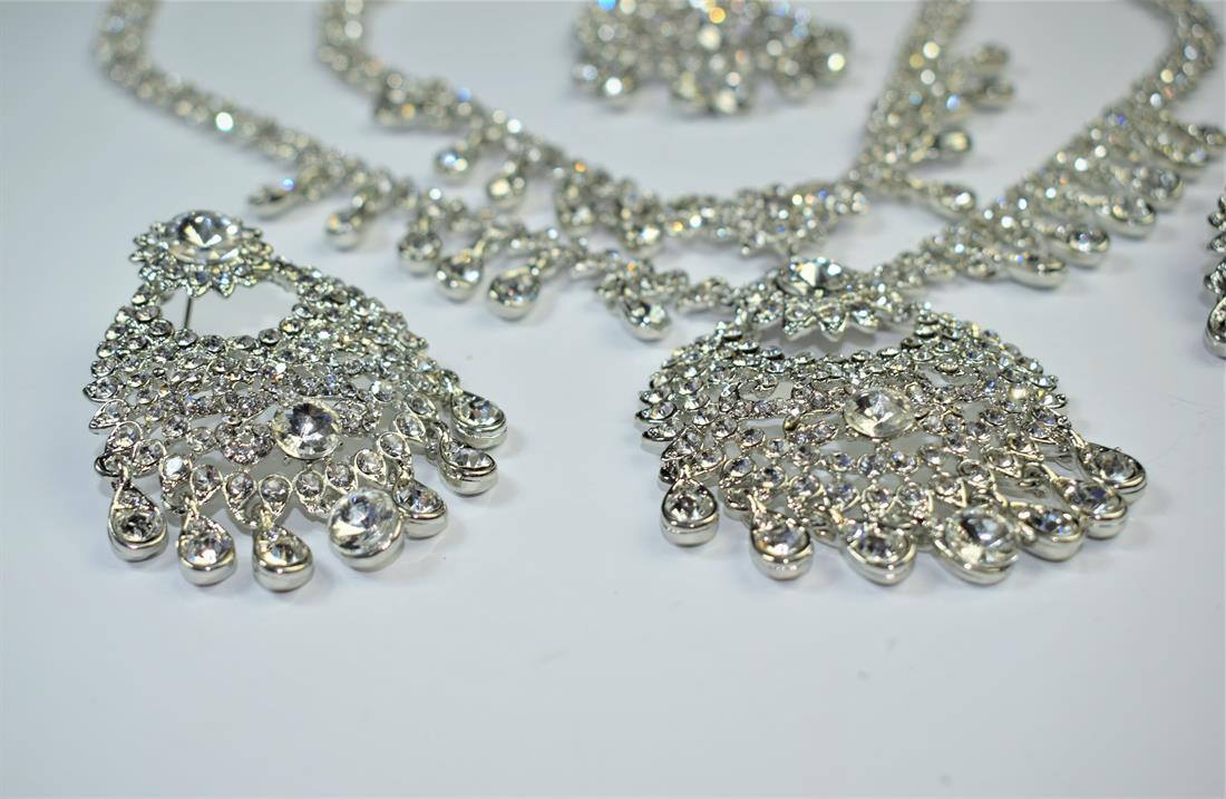 Silver Mala Earrings Tikka Set