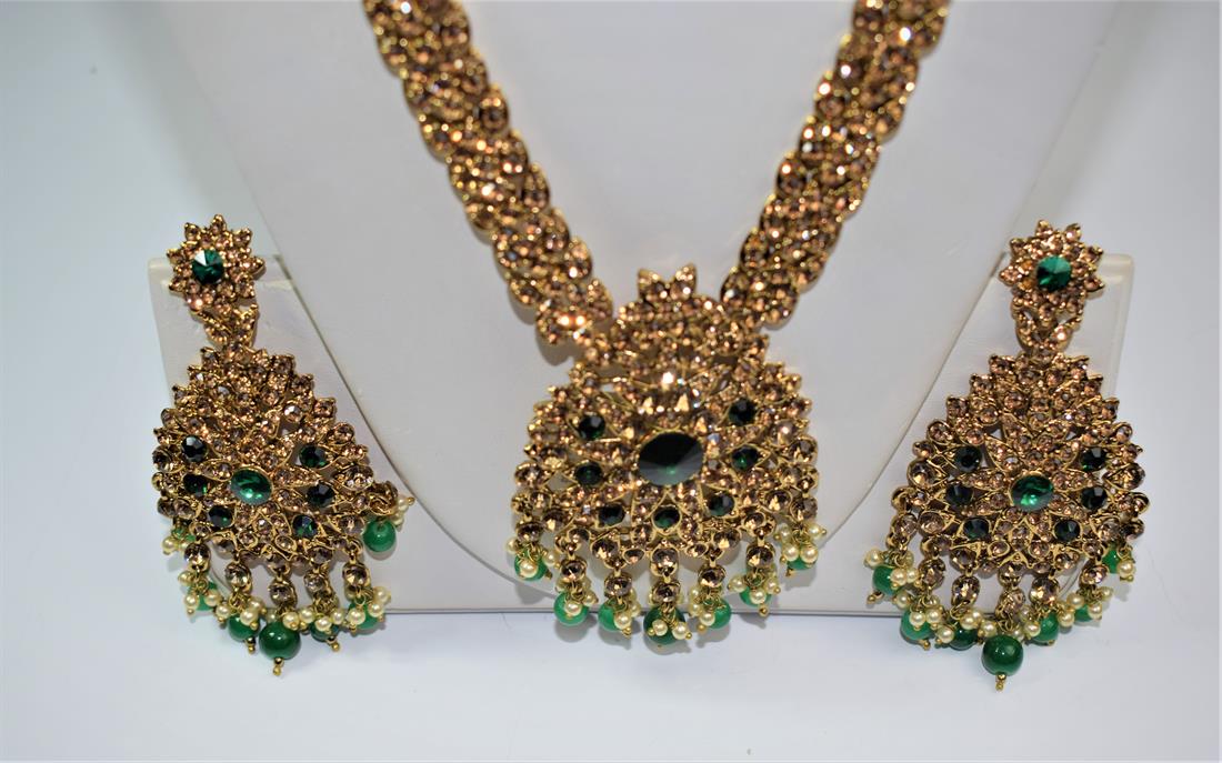 Gold & Green Mala Earrings Tikka Set