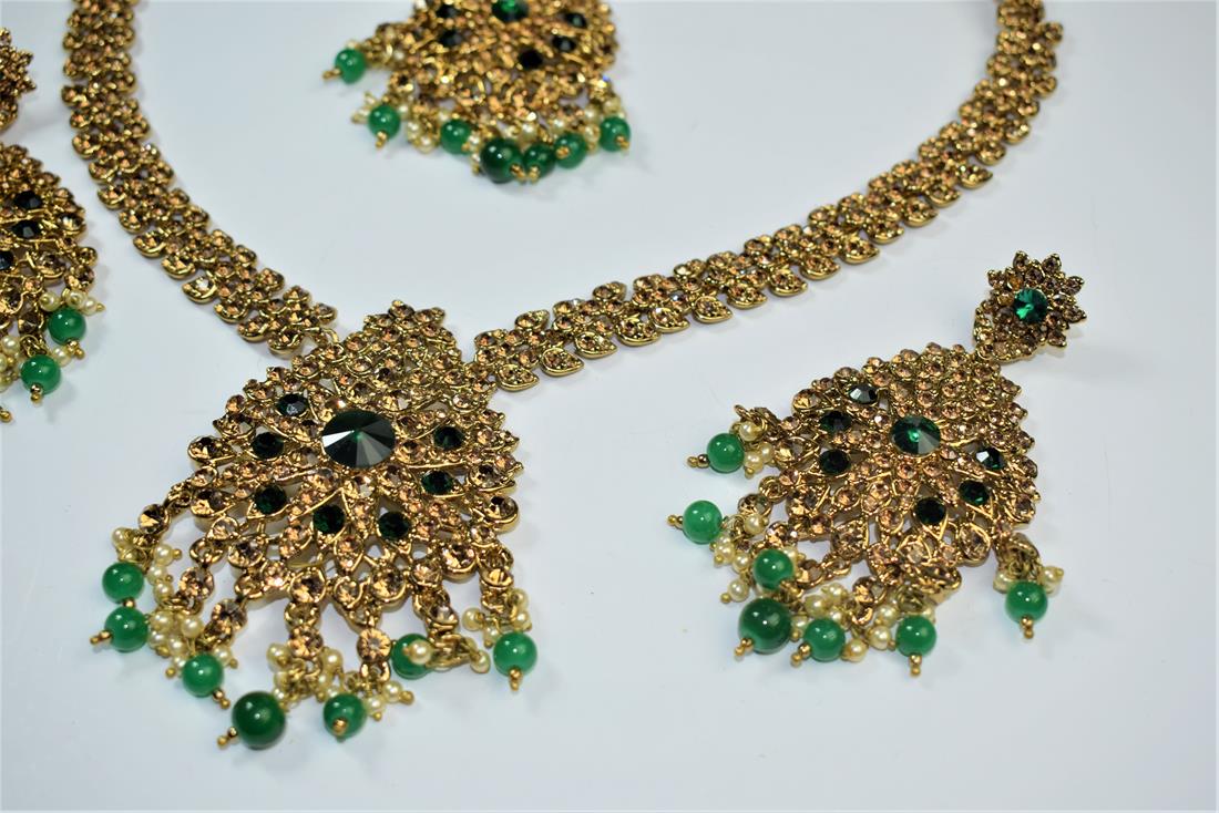 Gold & Green Mala Earrings Tikka Set