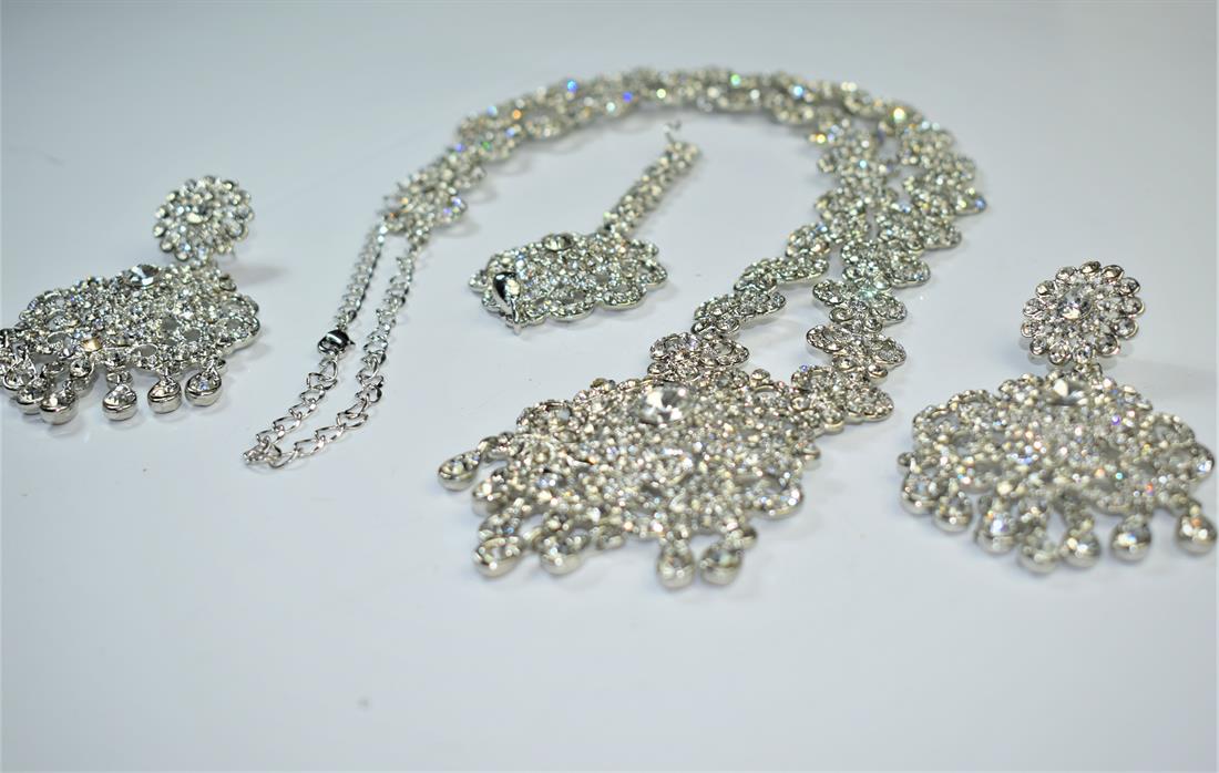 Silver Mala Earrings Tikka Set