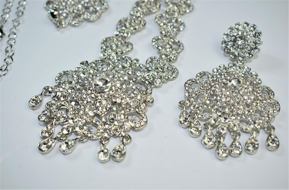 Silver Mala Earrings Tikka Set