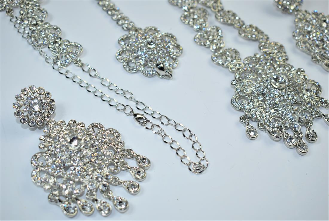 Silver Mala Earrings Tikka Set