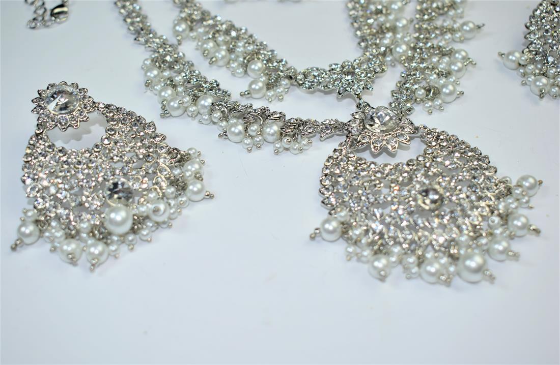 Silver Mala Earrings Tikka Set