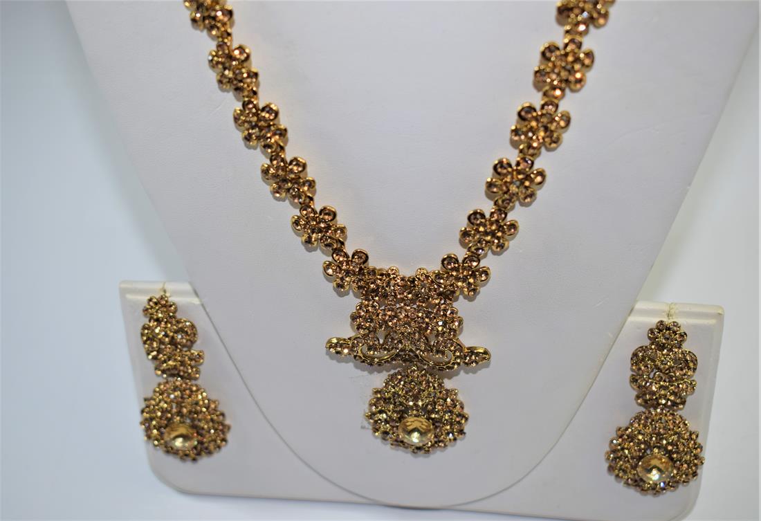 Light Brown Mala Earrings Tikka Set