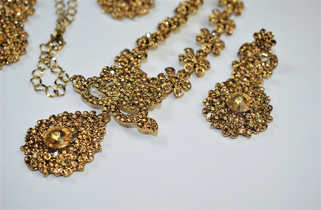 Light Brown Mala Earrings Tikka Set