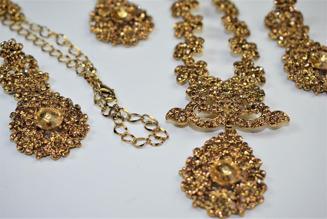 Light Brown Mala Earrings Tikka Set